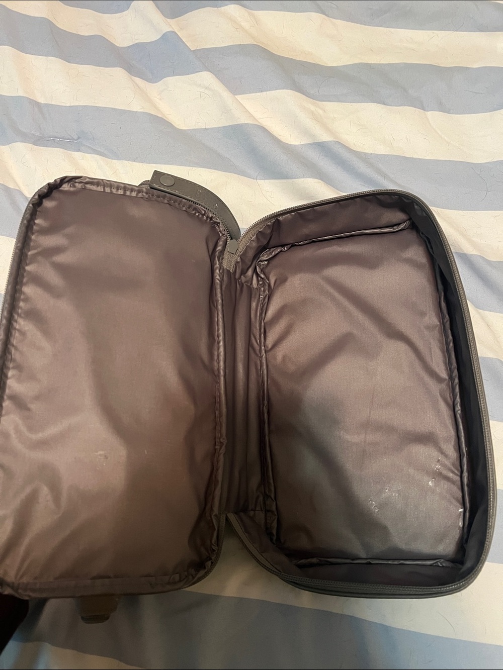 Barely used Beis dopp kit - Picture 8 of 8